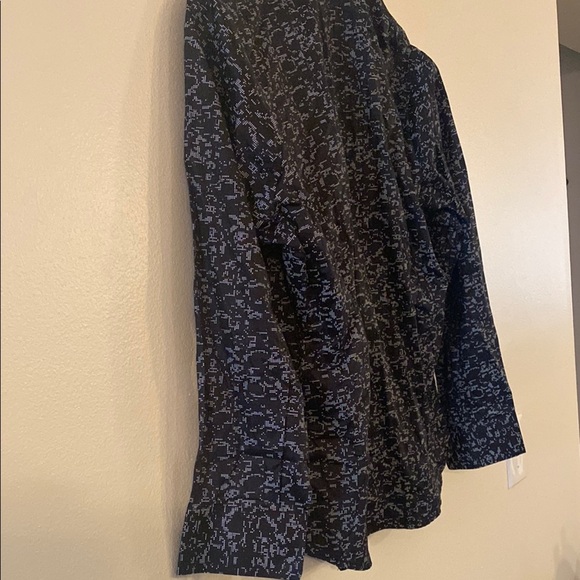 Black and White Patterned blouse - Picture 3 of 6